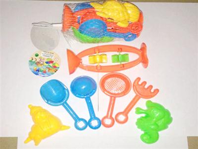 7 pieces of beach toys