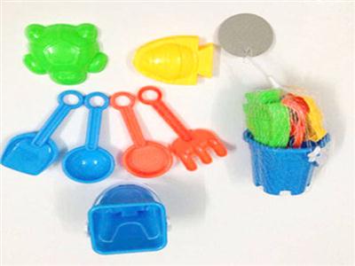 7 pieces of beach toys