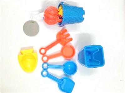 6 pieces of beach toys