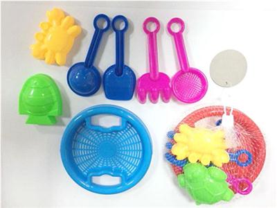 7 pieces of beach toys