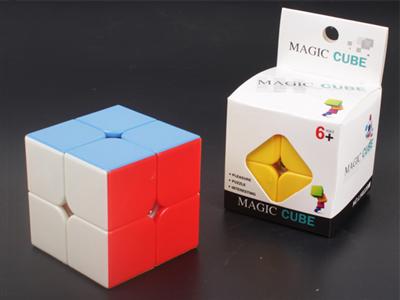 Two-color solid color cube
