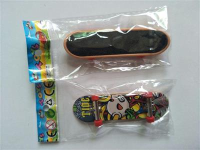 Finger skateboard