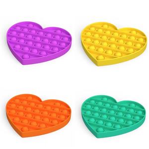 Silicone heart-shaped thinking chess